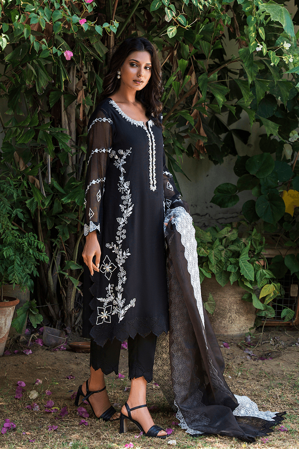 Black dress pakistani shop 2019