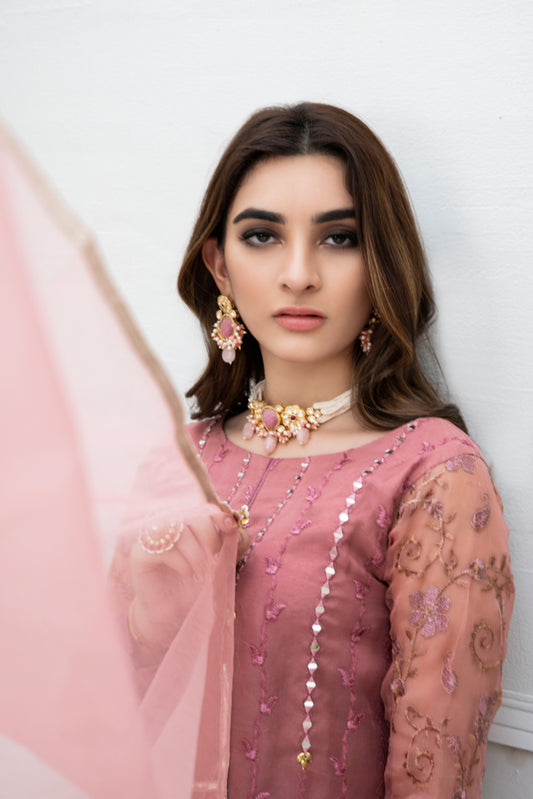 10 Stylish Pakistani Casual Dresses this Spring 2022